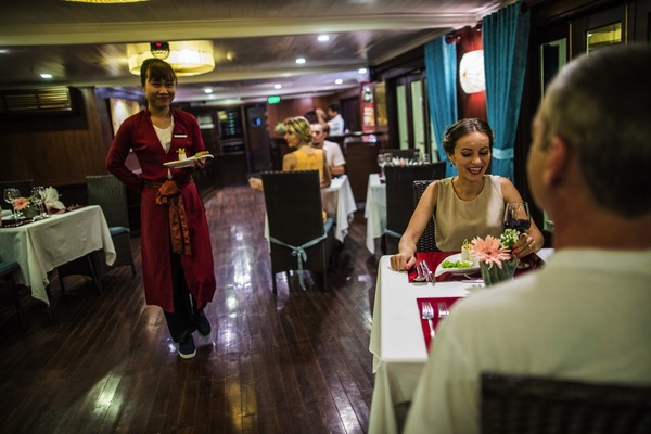APT Guided Tours & River Cruises Bhaya Classic Restaurant ©Bhaya Cruises & Leyna Achterberg.jpg